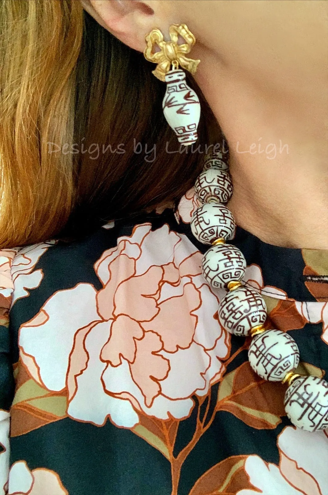 Brown & White Chinoiserie Double Happiness Necklace