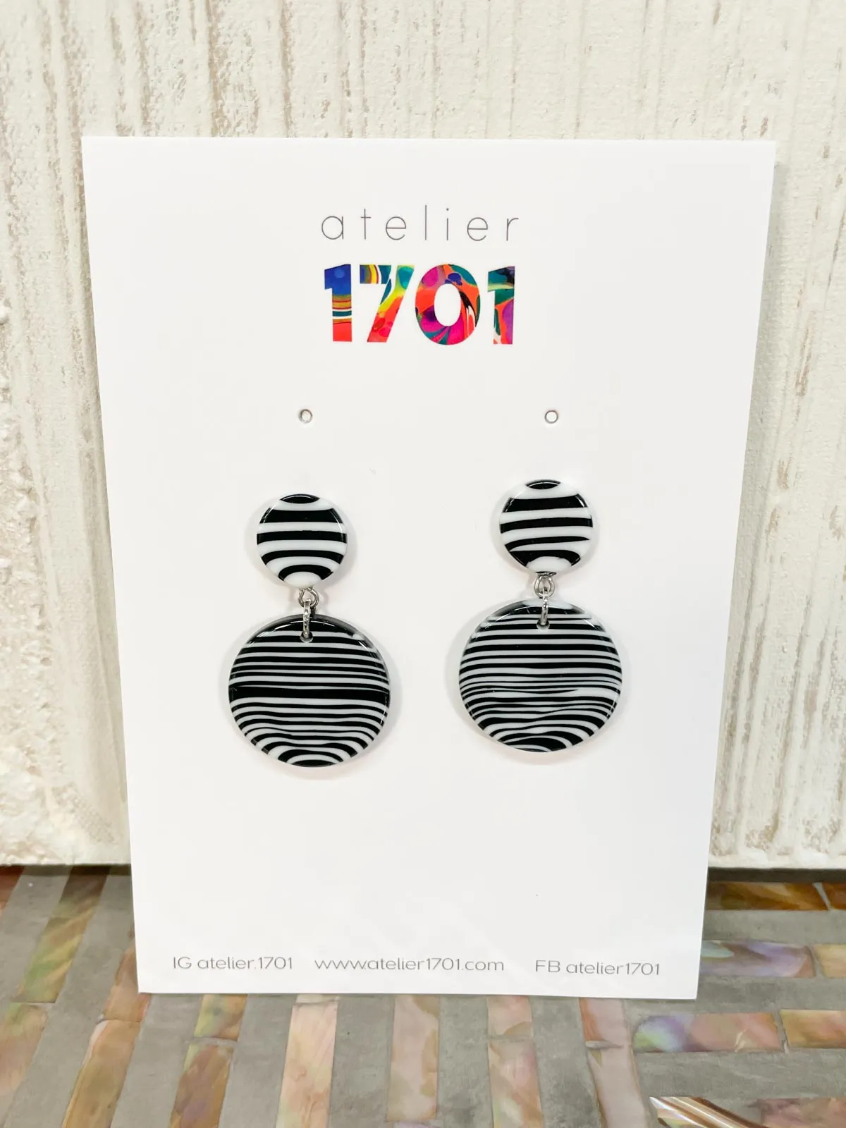 Double Circle Post Earrings, Black/White