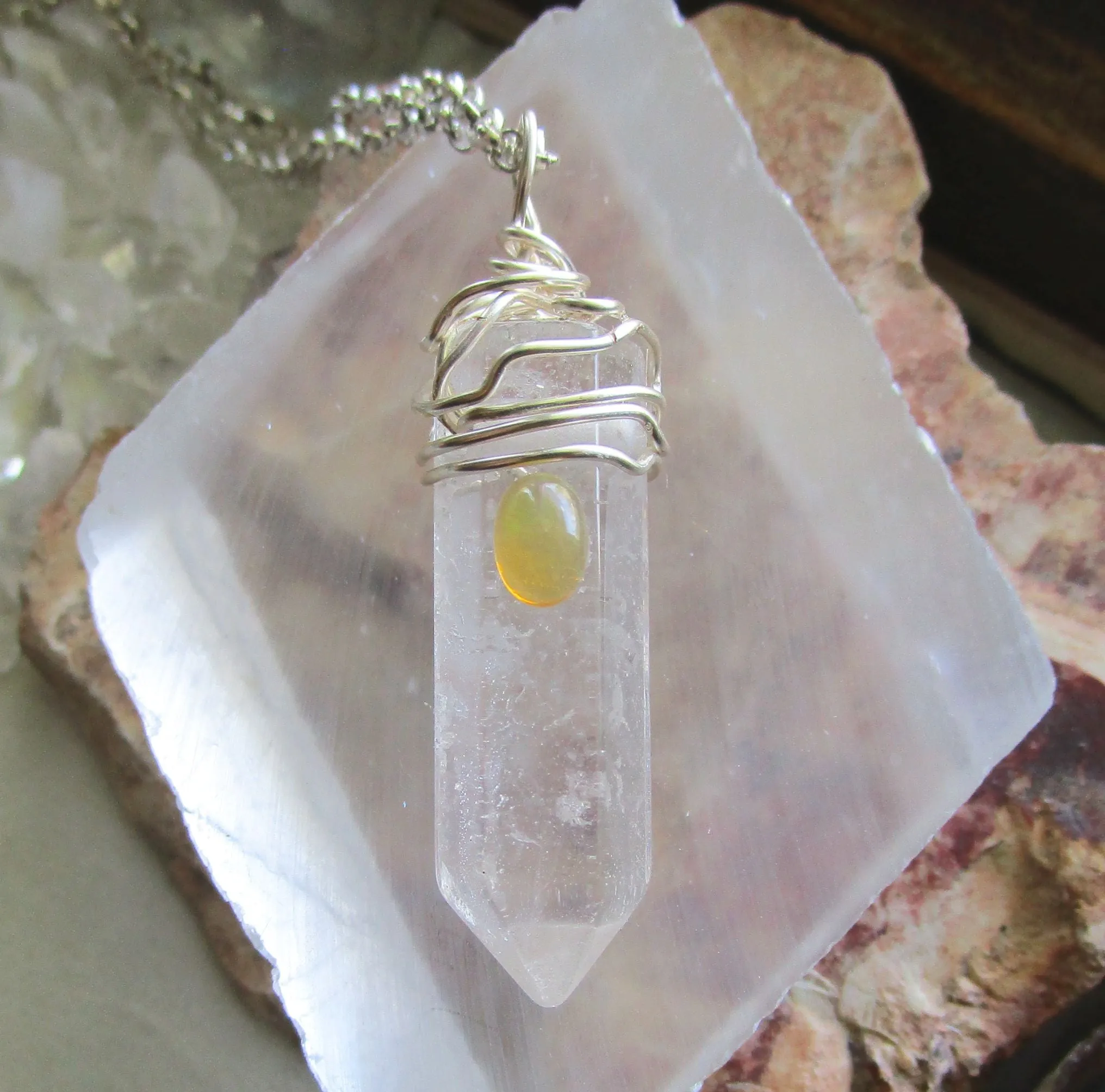 Quartz Crystal Natural Welo Opal Gemstone Pendant Necklace